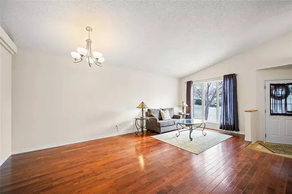 Winnipeg, MB R3Y 1N7,91 Meadowbank RD