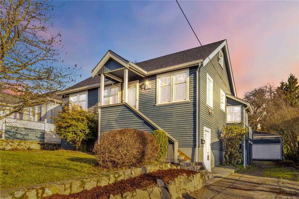 878 Darwin Ave, Saanich, BC V8X 2X6