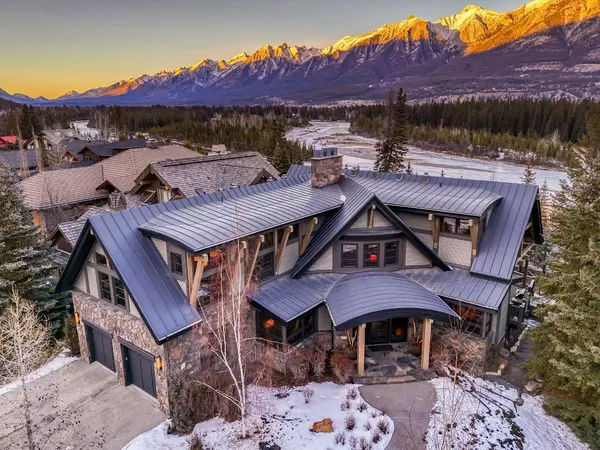 17 Prospect HTS, Canmore, AB T1W 2S2