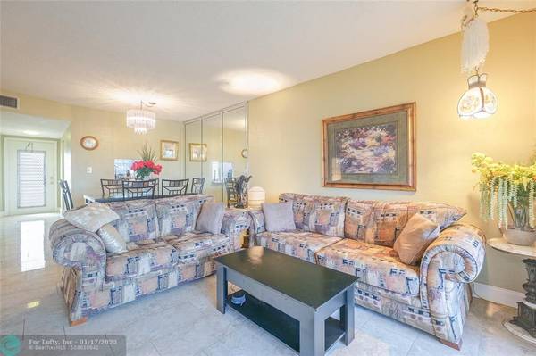 Fort Lauderdale, FL 33322,3051 Sunrise Lakes Dr  #302