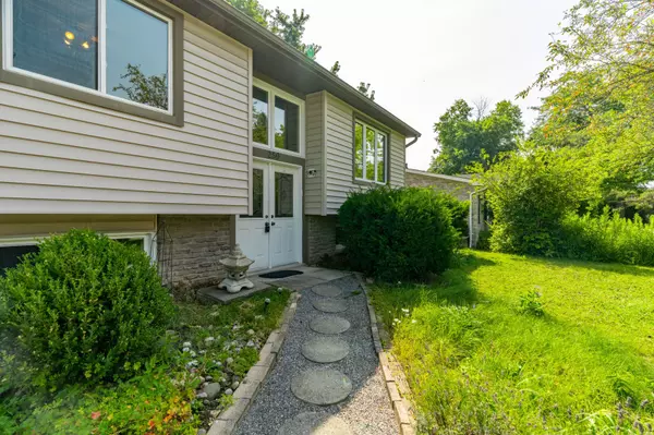 Newmarket, ON L3Y 5H8,259 Waratah AVE