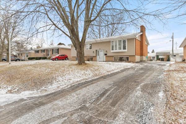 204 Elizabeth ST, Lennox & Addington, ON K7R 1B5