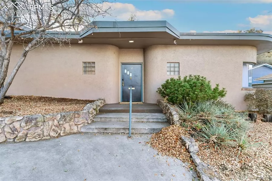 2 Navajo AVE, Manitou Springs, CO 80829