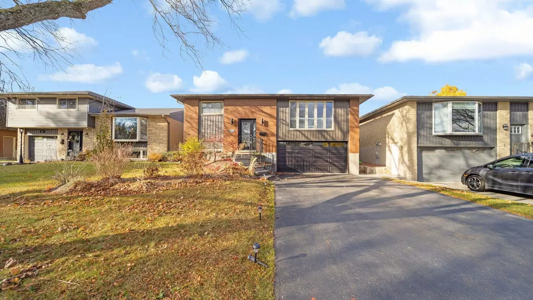 364 Roselawn PL, Waterloo, ON N2L 5P1