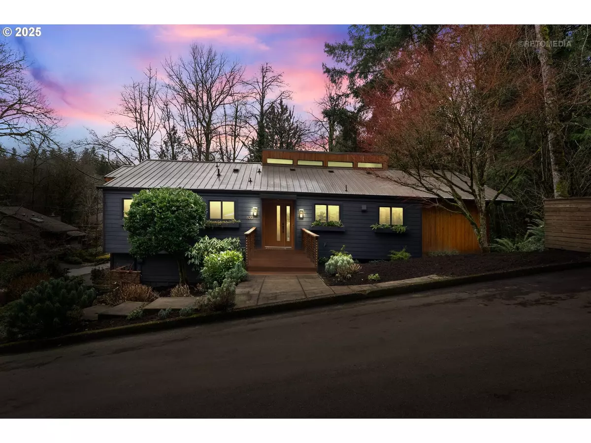 Lake Oswego, OR 97034,800 WOODWAY CT