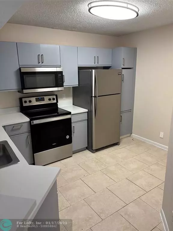 Coral Springs, FL 33067,8801 WILES RD  #206