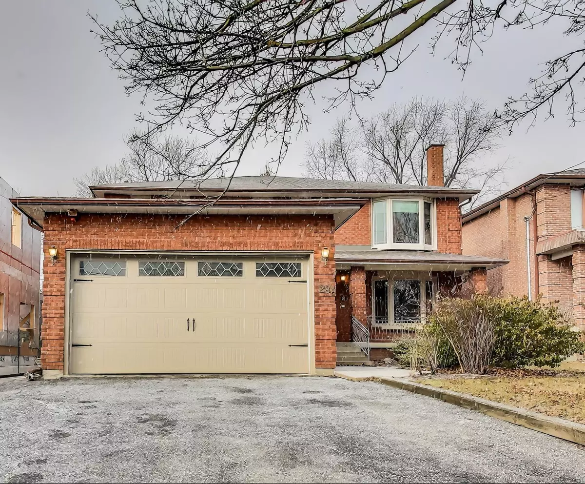 Richmond Hill, ON L4C 6X9,28A Westwood LN