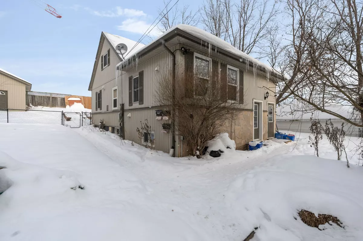 Barrie, ON L4N 1M7,32 Grove ST W #1, 2, 3