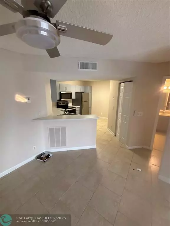 Coral Springs, FL 33067,8801 WILES RD  #206