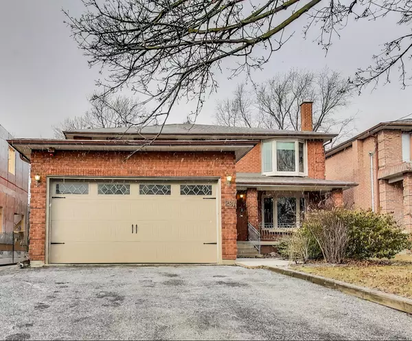 28A Westwood LN, Richmond Hill, ON L4C 6X9