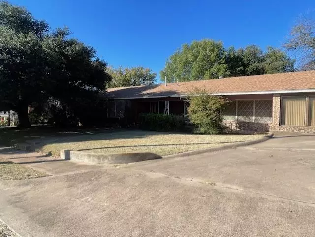 301 N 8th Street, Santa Anna, TX 76878