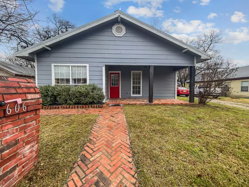 606 W Bridge Street, Weatherford, TX 76086