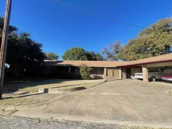 Santa Anna, TX 76878,301 N 8th Street