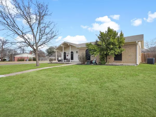 216 NE Cindy Lane, Burleson, TX 76028