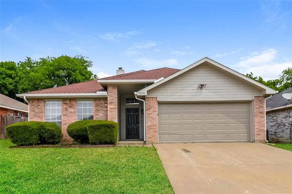 2016 Brownwood Avenue, Grand Prairie, TX 75052