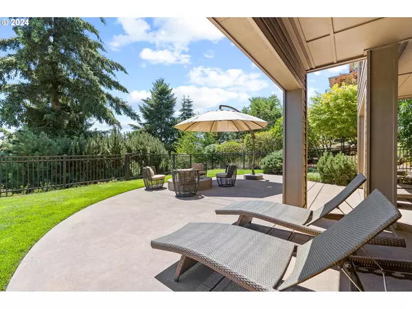 Lake Oswego, OR 97034,18218 MEADOWLARK LN