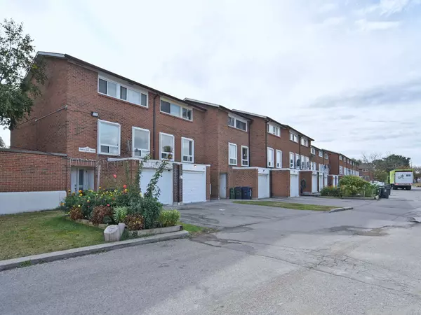 Toronto W10, ON M9V 1T3,6429 Finch AVE W #82