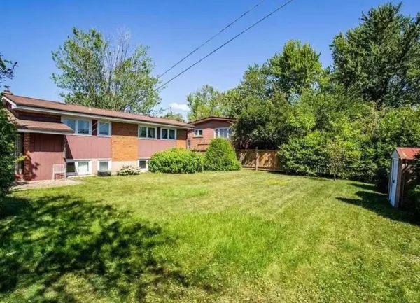 Oakville, ON L6K 2B7,384 Pinegrove RD