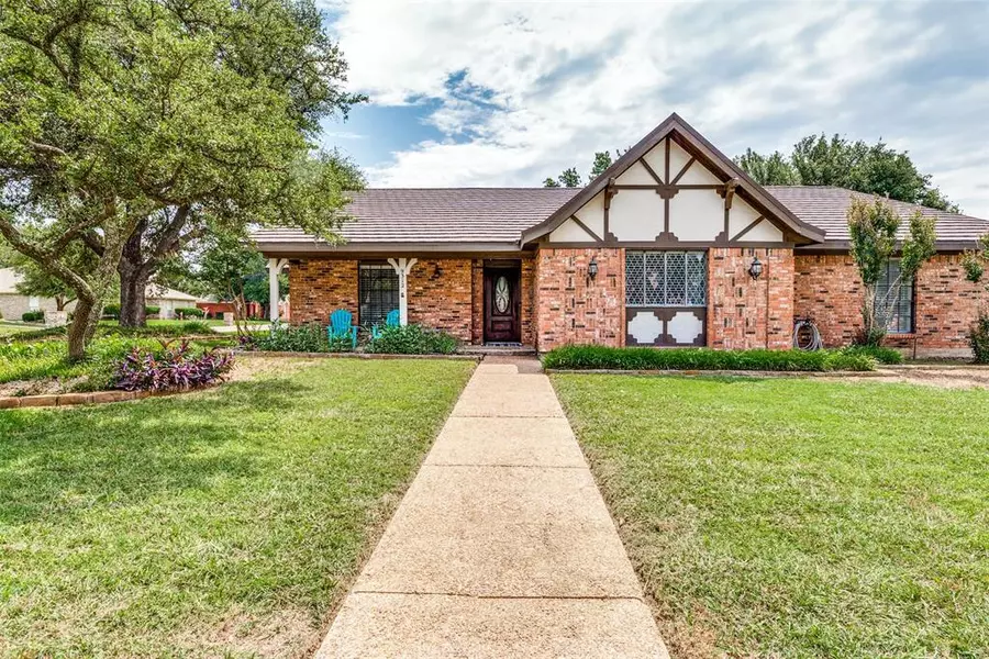 9312 Cape Royale Drive, Fort Worth, TX 76179