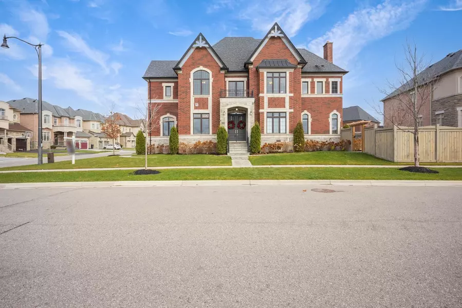 25 Belladonna CIR, Brampton, ON L6P 4B6