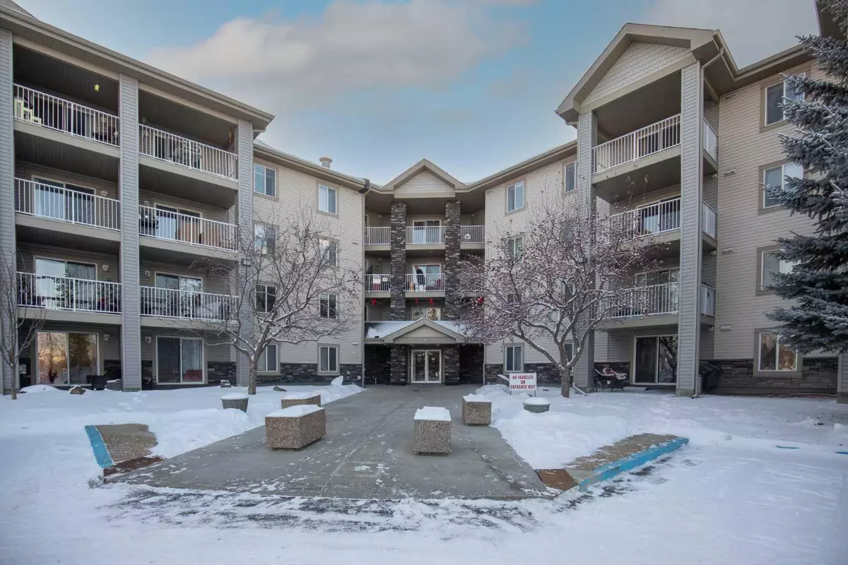 Red Deer, AB T4R 3E9,60 Lawford AVE #102