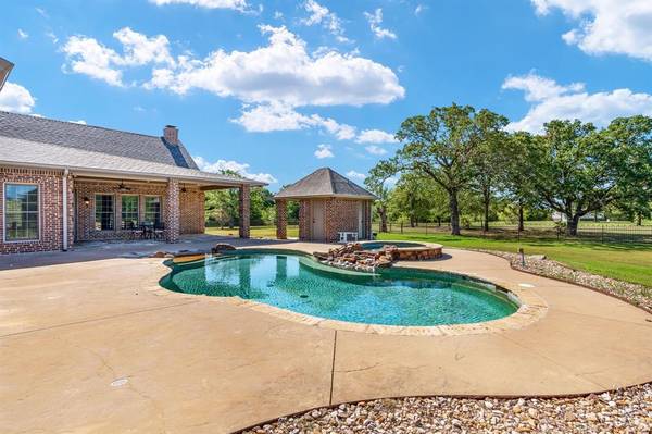 Tioga, TX 76271,520 Eagle Cove Circle