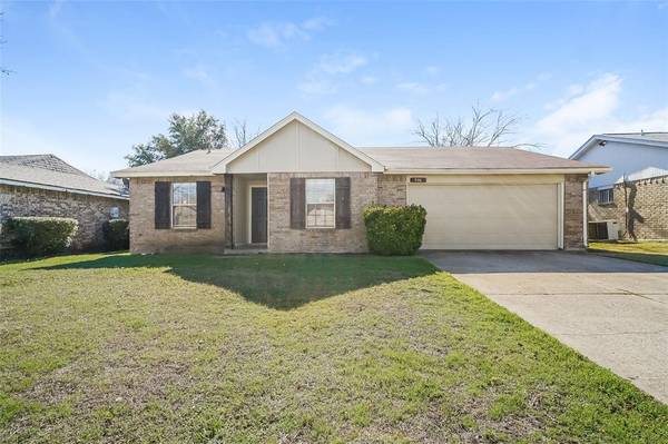 906 Woodcrest Drive, Lancaster, TX 75134