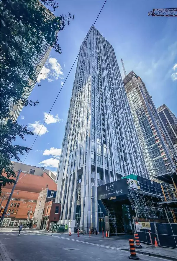 1 Yorkville AVE #3302, Toronto C02, ON M4W 1L1