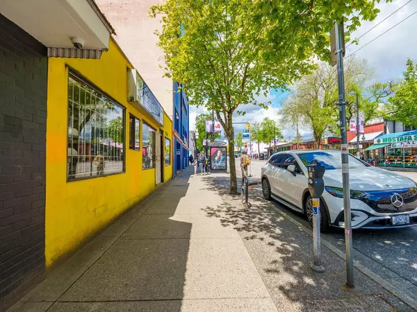 Vancouver, BC V5N 4B6,2211 COMMERCIAL DRIVE