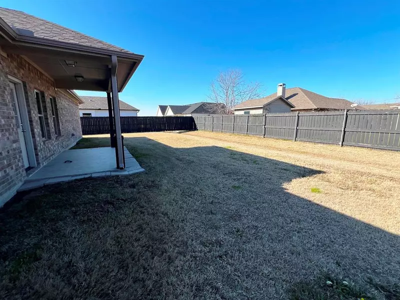 316 W James Street, Mabank, TX 75147