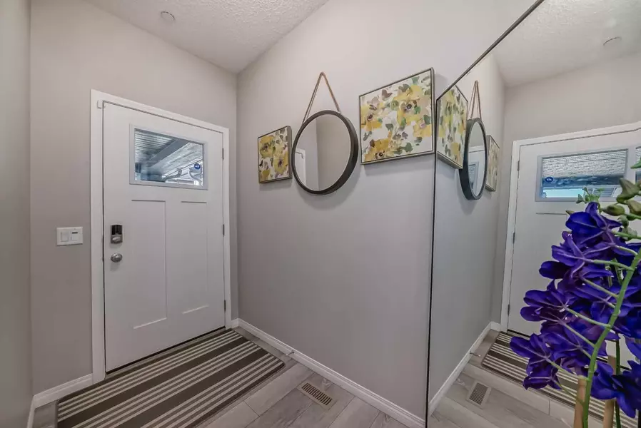 46 Lucas WAY Northwest, Calgary, AB T4B 3P5