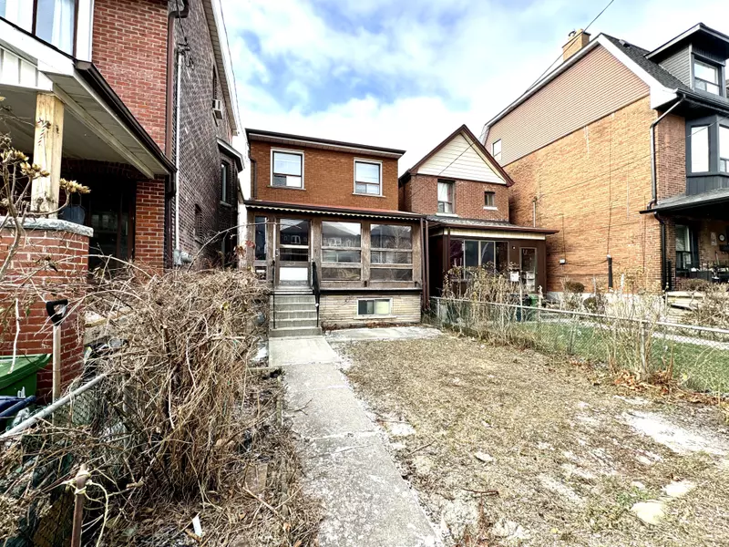 684 Manning AVE, Toronto C02, ON M6G 2W4