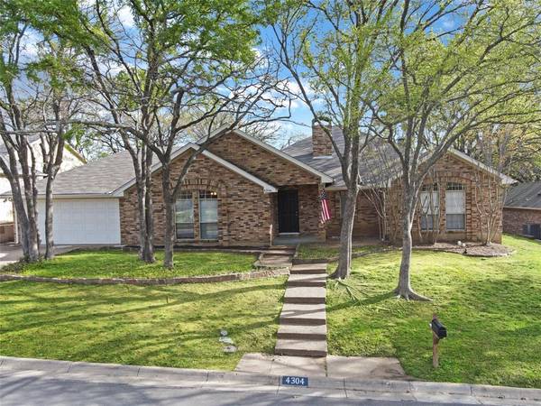 4304 Hidden Creek Drive, Arlington, TX 76016