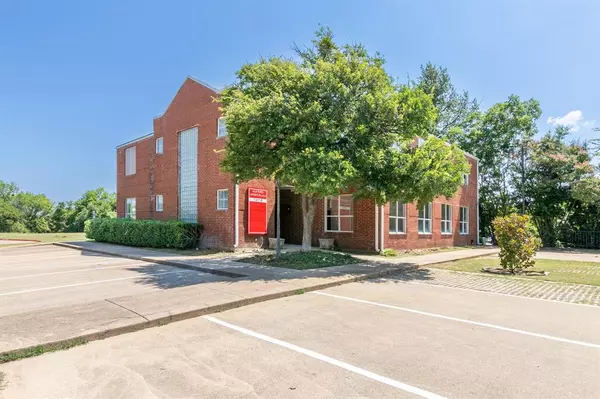 Arlington, TX 76013,1307 W Abram Street #202