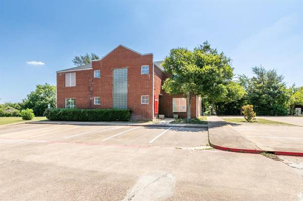 Arlington, TX 76013,1307 W Abram Street #100