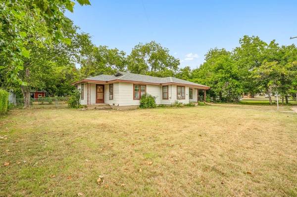 De Leon, TX 76444,416 S Moseley Street