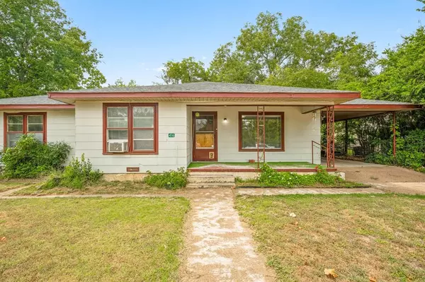 De Leon, TX 76444,416 S Moseley Street