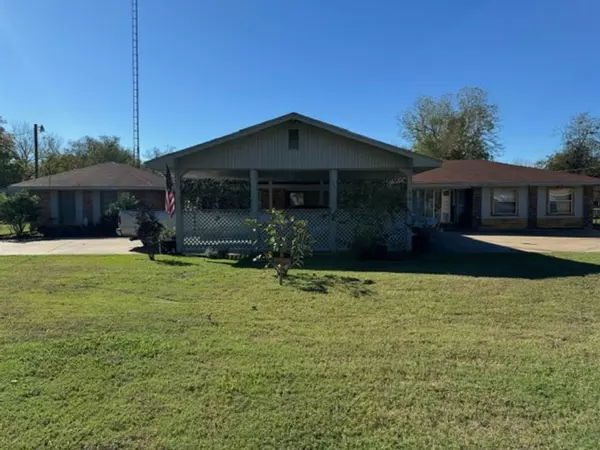 307 E San Saba Street, Wortham, TX 76693