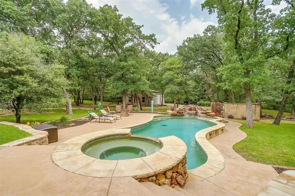 2716 Windsor Oaks Lane, Cleburne, TX 76031