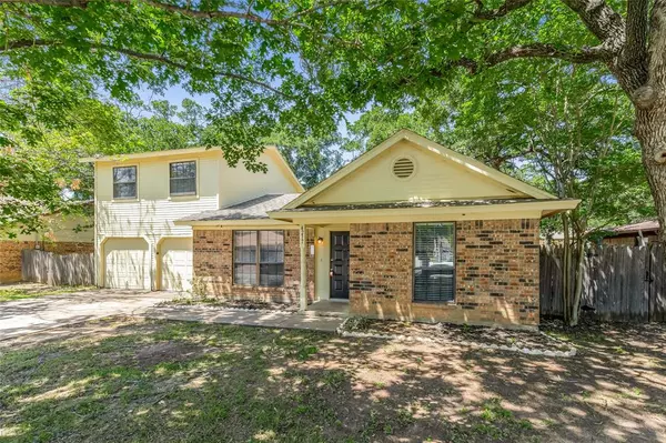 4217 Oak Country Drive, Arlington, TX 76017