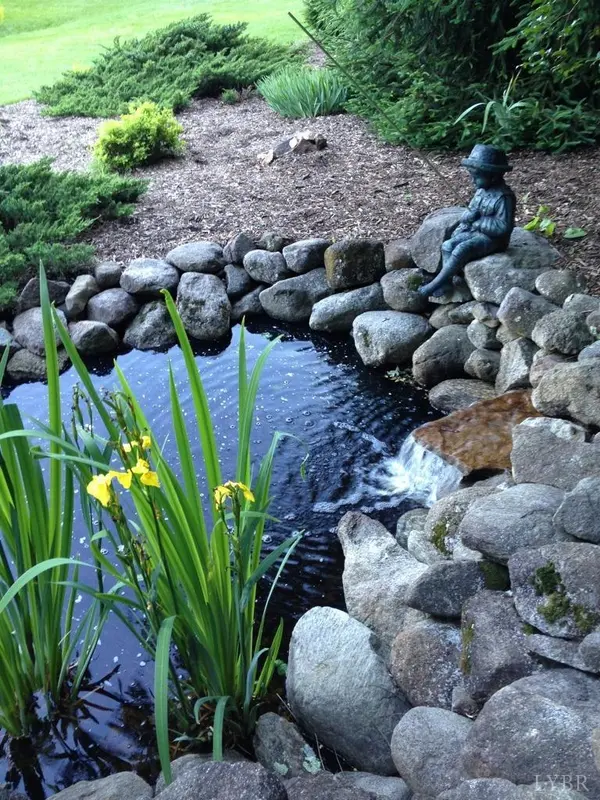 208 Carters Grove LN, Lynchburg, VA 24503