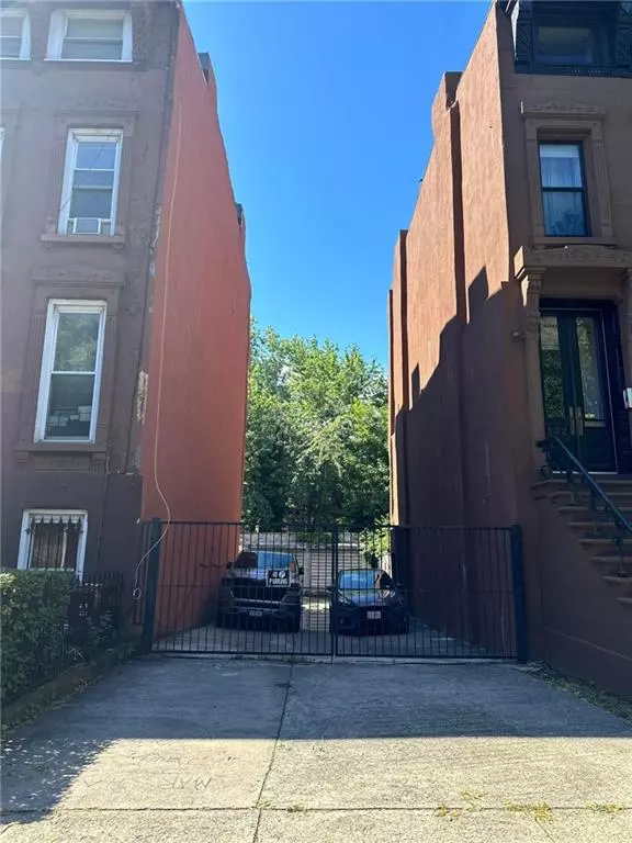 Brooklyn, NY 11221,536 Monroe ST