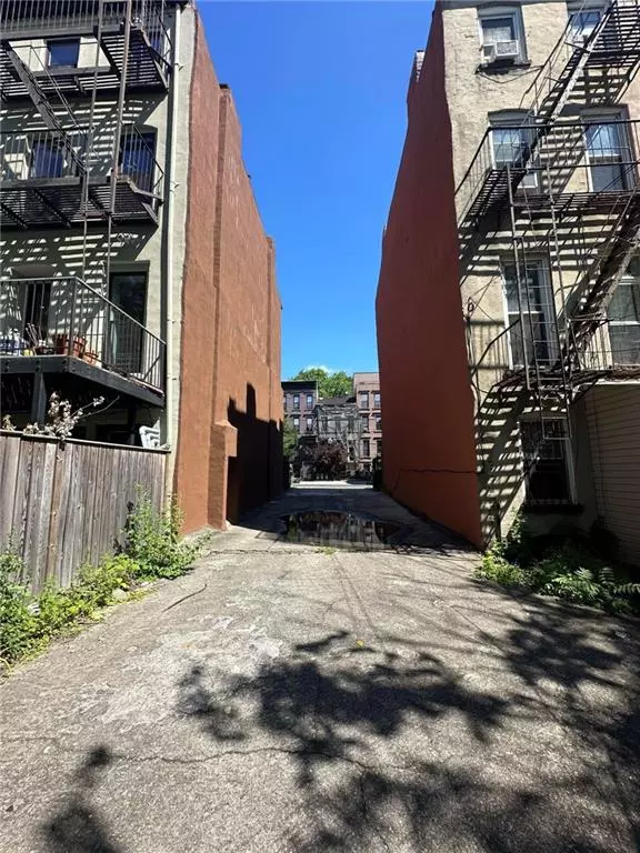 Brooklyn, NY 11221,536 Monroe ST