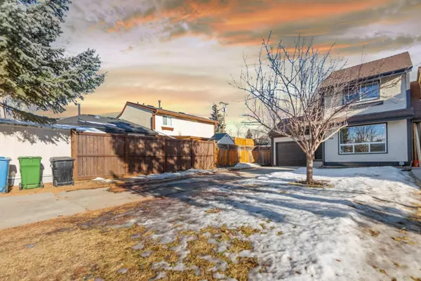 Calgary, AB T2W 3G2,468 Cannington Close Southwest