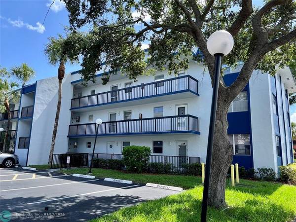 3140 Holiday Springs Blvd  #202, Pompano Beach, FL 33063