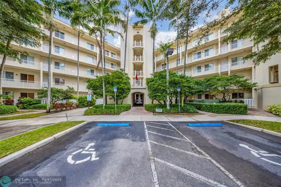 3600 Oaks Clubhouse Dr  #310, Pompano Beach, FL 33069