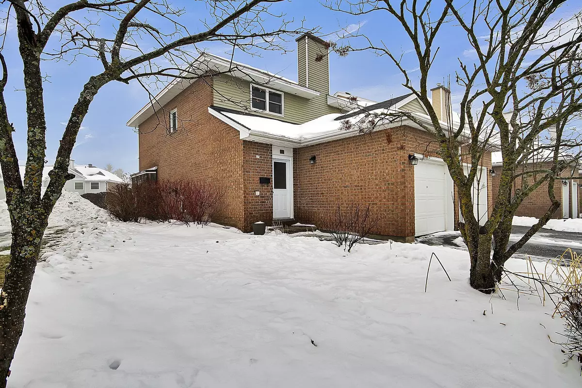 Ottawa, ON K2J 3X9,15 Bentbrook CRES