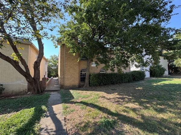 1809 Roman #B, Grand Prairie, TX 75050