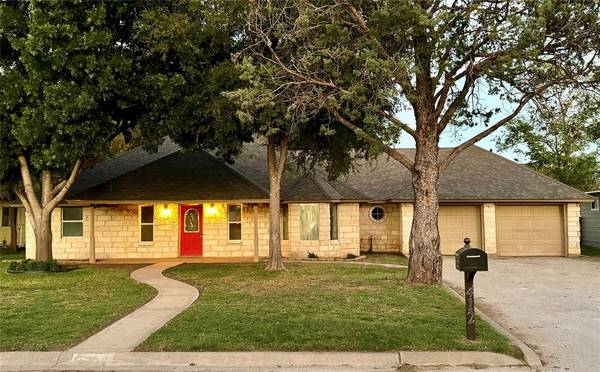 412 S Walnut Street,  Eastland,  TX 76448