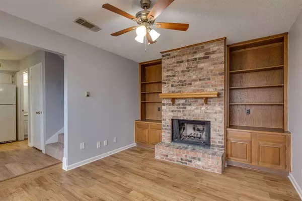 Grapevine, TX 76051,714 E Wall Street #102